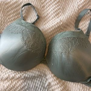 Victoria’s Secret light blue bra 36DD